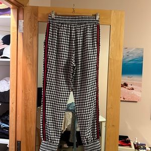 Gingham work pants with red stripe